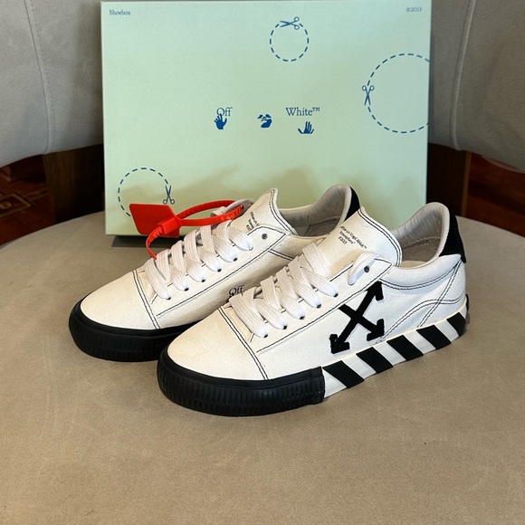 Off-White Black and White Arrow Sneakers